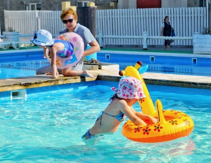 Бассейн - База отдыха «ЮгРа»